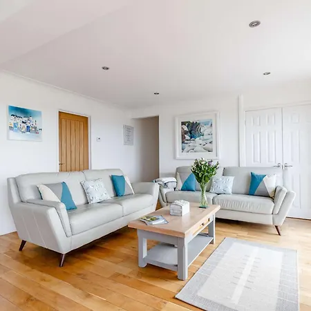 4 Bed In Tintagel 75335 Holiday home